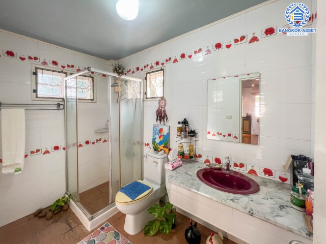 *****บ้านเดี่ยวมือสองย่านกรุงเทพฯ ม.พาร์คเวย์โฮม รามคำแหง เนื้อที่มากถึง 52 ตร.ว. ฟังก์ชันจัดเต็ม 4 ห้องนอน 3 ห้องน้ำ 2 ที่จอดรถ ตกแต่งสวยงาม แถมฟรี! 3 เครื่องปรับอากาศ, 1 เครื่องทำน้ำอุ่น บนทำเลเยี่ยม ใกล้รถไฟฟ้าในอนาคตสายสีส้ม "สถานีน้อมเกล้า"